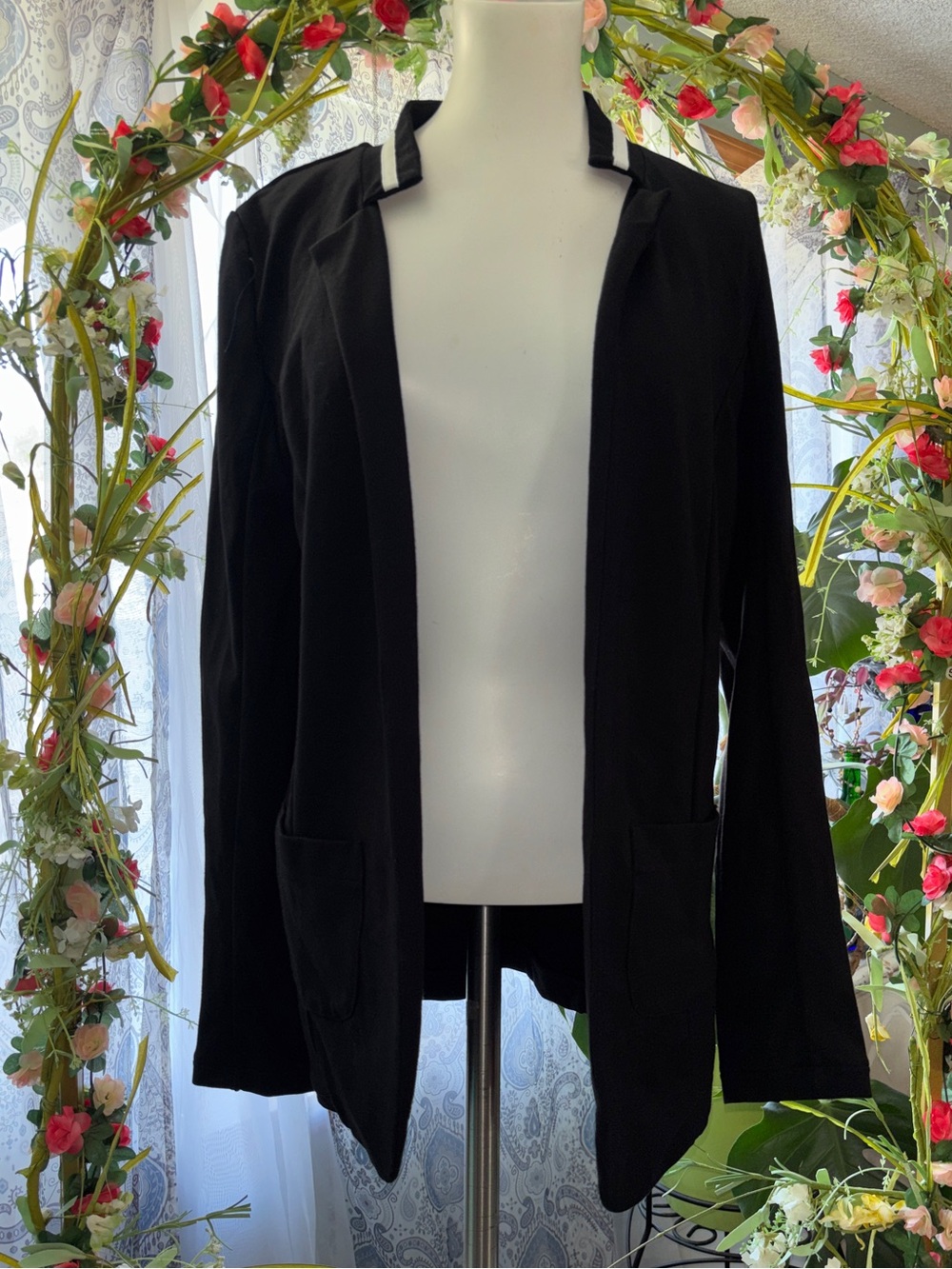Yest Black Blazer Pinstripe Collar Women’s Size USA 6 EUR Small